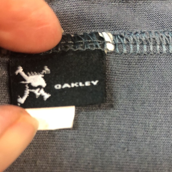 Oakley Men’s XL T Shirt with Camo Letters on Dark Gray Background - Picture 6 of 6